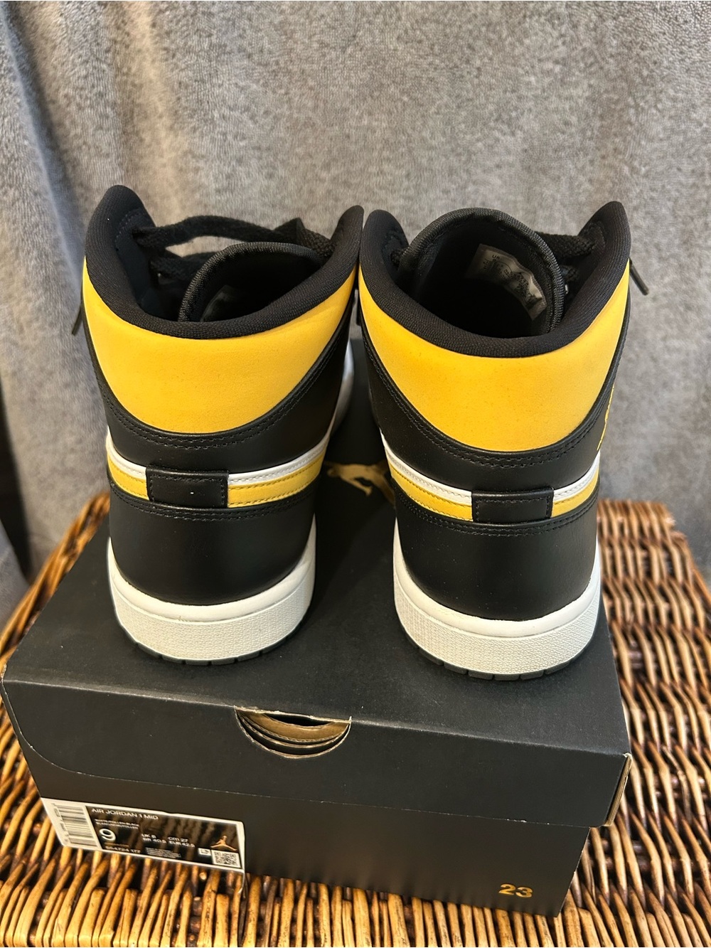 Jordan 1 Men’s Mid Pollens - Picture 2 of 7